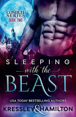 A letto con la bestia: Un romanzo paranormale e vaporoso che si ispira alla Bella e la Bestia - Sleeping with the Beast: A Steamy Paranormal Romance Spin on Beauty and the Beast
