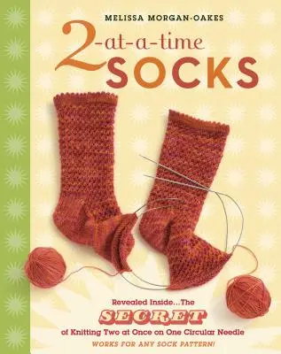 Calzini 2-At-Time: Rivelato all'interno. . il segreto per lavorare due calzini alla volta con un solo ago circolare; funziona per qualsiasi modello di calzino! - 2-At-A-Time Socks: Revealed Inside. . . the Secret of Knitting Two at Once on One Circular Needle; Works for Any Sock Pattern!