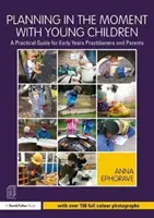 Pianificare nel momento con i bambini piccoli: Una guida pratica per operatori e genitori della prima infanzia - Planning in the Moment with Young Children: A Practical Guide for Early Years Practitioners and Parents