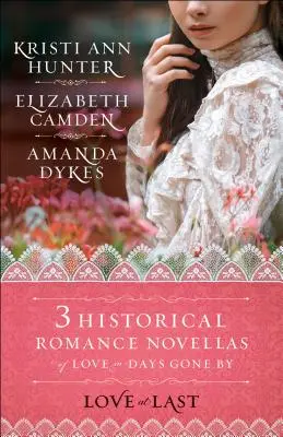 Finalmente l'amore: tre romanzi storici sull'amore nei giorni passati - Love at Last: Three Historical Romance Novellas of Love in Days Gone by