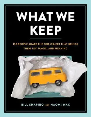 Cosa teniamo: 150 persone condividono l'unico oggetto che porta loro gioia, magia e significato - What We Keep: 150 People Share the One Object That Brings Them Joy, Magic, and Meaning