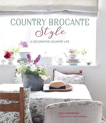 Stile country brocante: Dove il country inglese incontra il vintage francese - Country Brocante Style: Where English Country Meets French Vintage