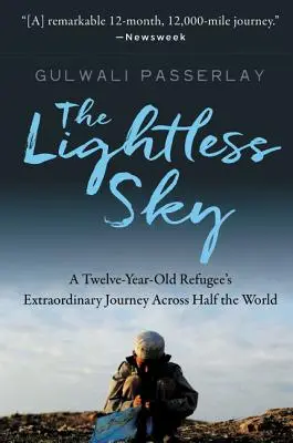 Il cielo senza luce: Lo straordinario viaggio di un rifugiato di dodici anni attraverso mezzo mondo - The Lightless Sky: A Twelve-Year-Old Refugee's Extraordinary Journey Across Half the World