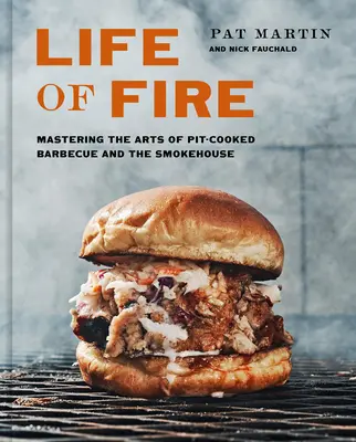 Vita di fuoco: Padroneggiare le arti del barbecue alla brace, della griglia e dell'affumicatoio: Un libro di cucina - Life of Fire: Mastering the Arts of Pit-Cooked Barbecue, the Grill, and the Smokehouse: A Cookbook