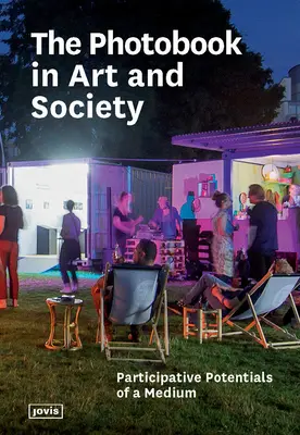 Buku Foto dalam Seni dan Masyarakat: Potensi Partisipatif dari Sebuah Medium - The Photobook in Art and Society: Participative Potentials of a Medium