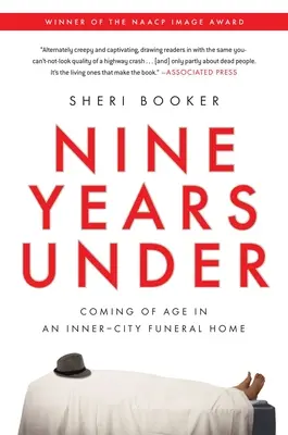 Nove anni sotto: Diventare adulti in un'impresa di pompe funebri del centro città - Nine Years Under: Coming of Age in an Inner-City Funeral Home